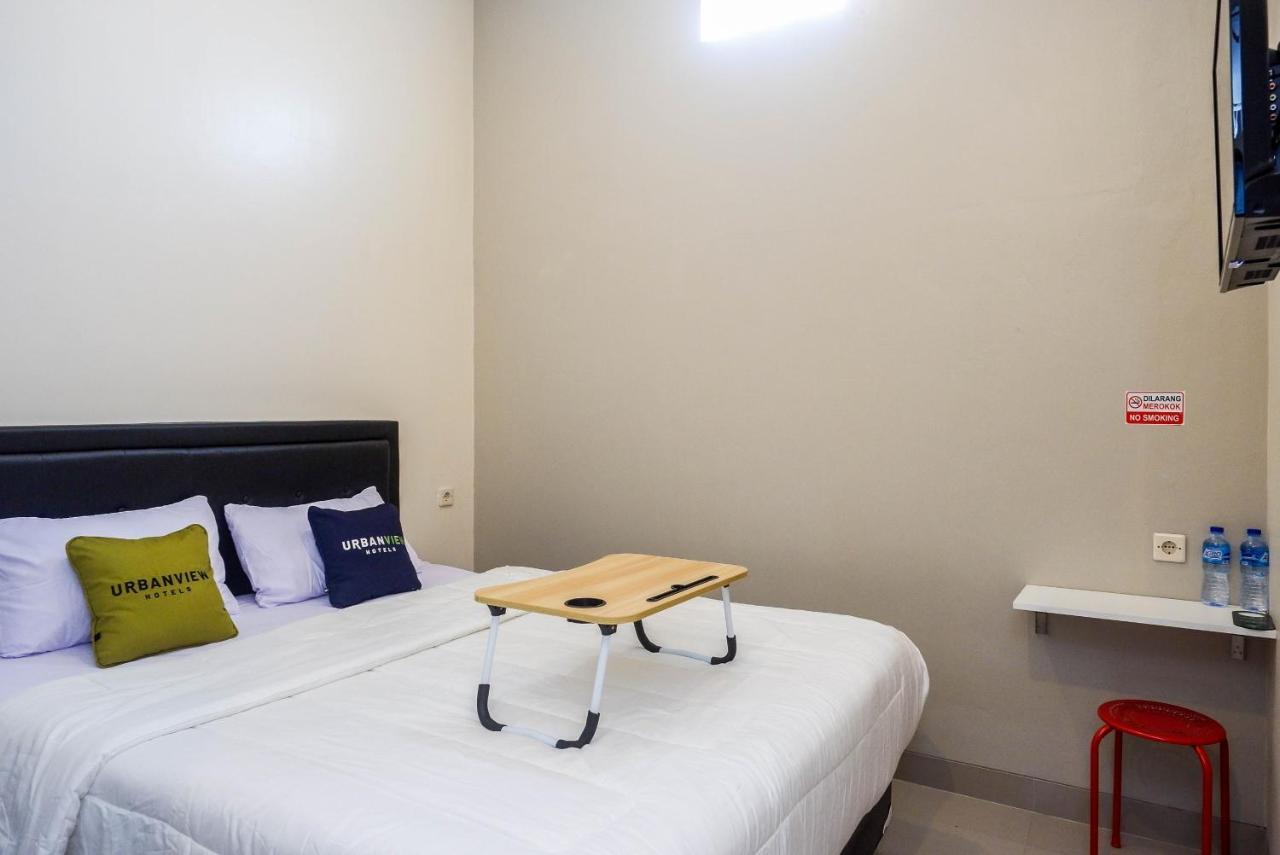 Urbanview Hotel Near Alun Alun Tegal Тегал Экстерьер фото