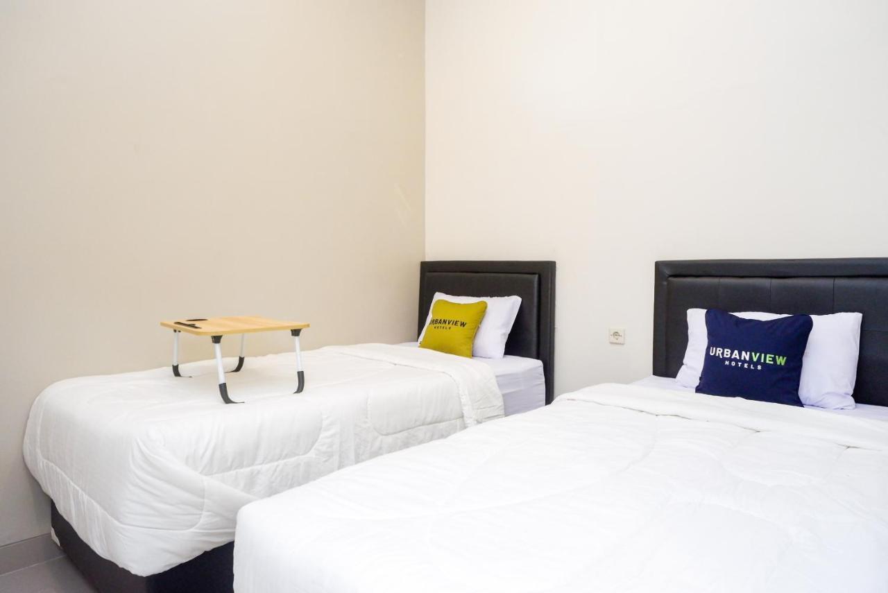 Urbanview Hotel Near Alun Alun Tegal Тегал Экстерьер фото