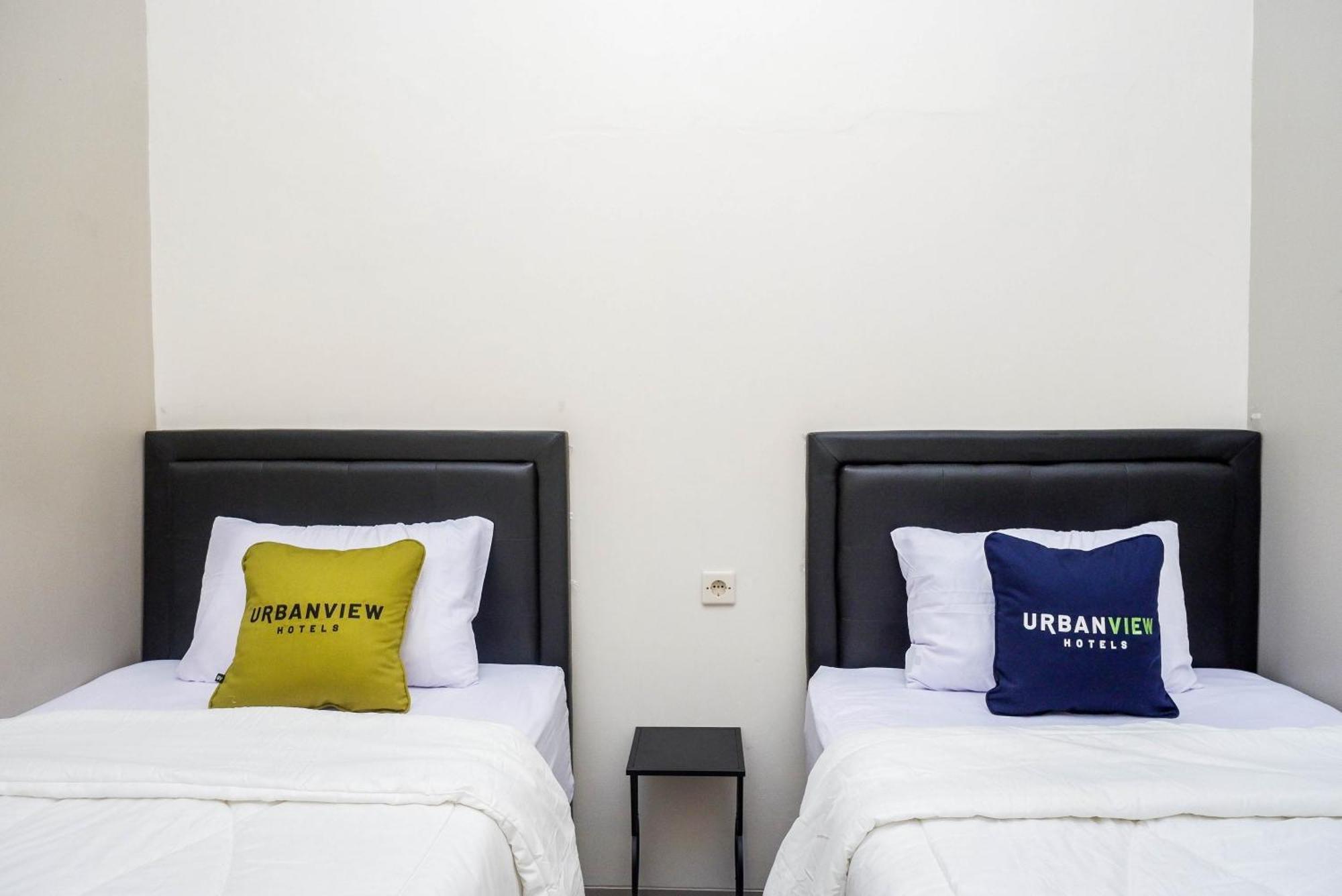 Urbanview Hotel Near Alun Alun Tegal Тегал Экстерьер фото