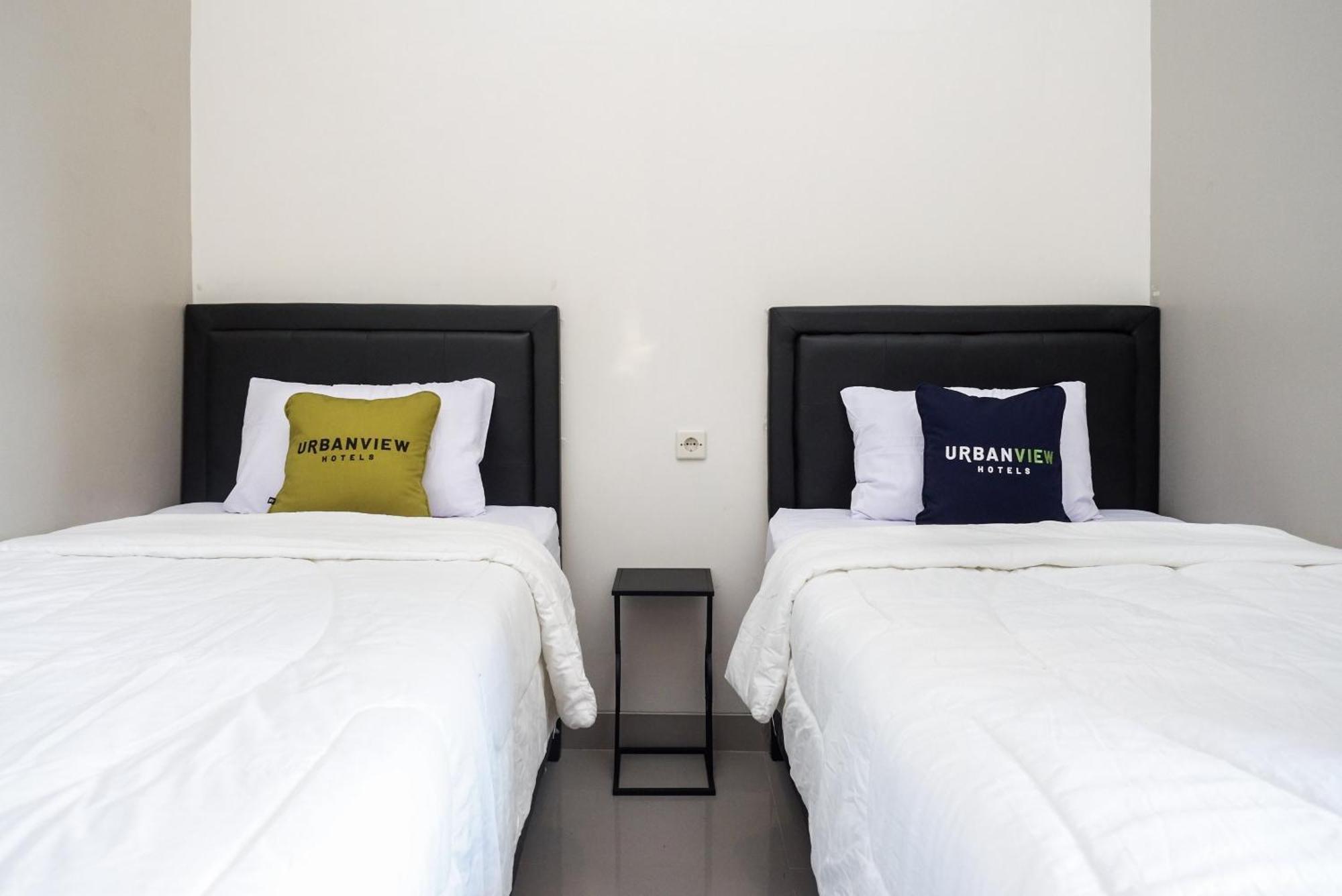 Urbanview Hotel Near Alun Alun Tegal Экстерьер фото