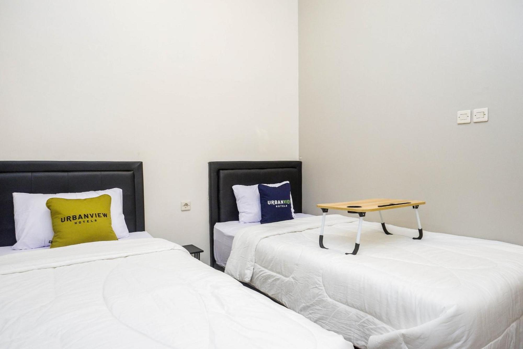 Urbanview Hotel Near Alun Alun Tegal Экстерьер фото
