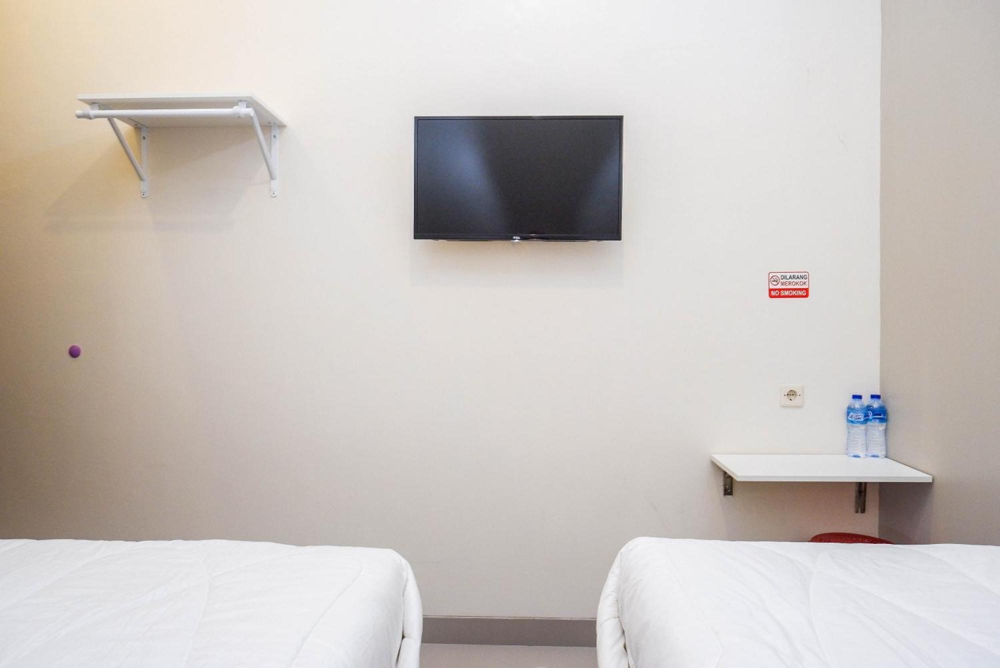 Urbanview Hotel Near Alun Alun Tegal Экстерьер фото