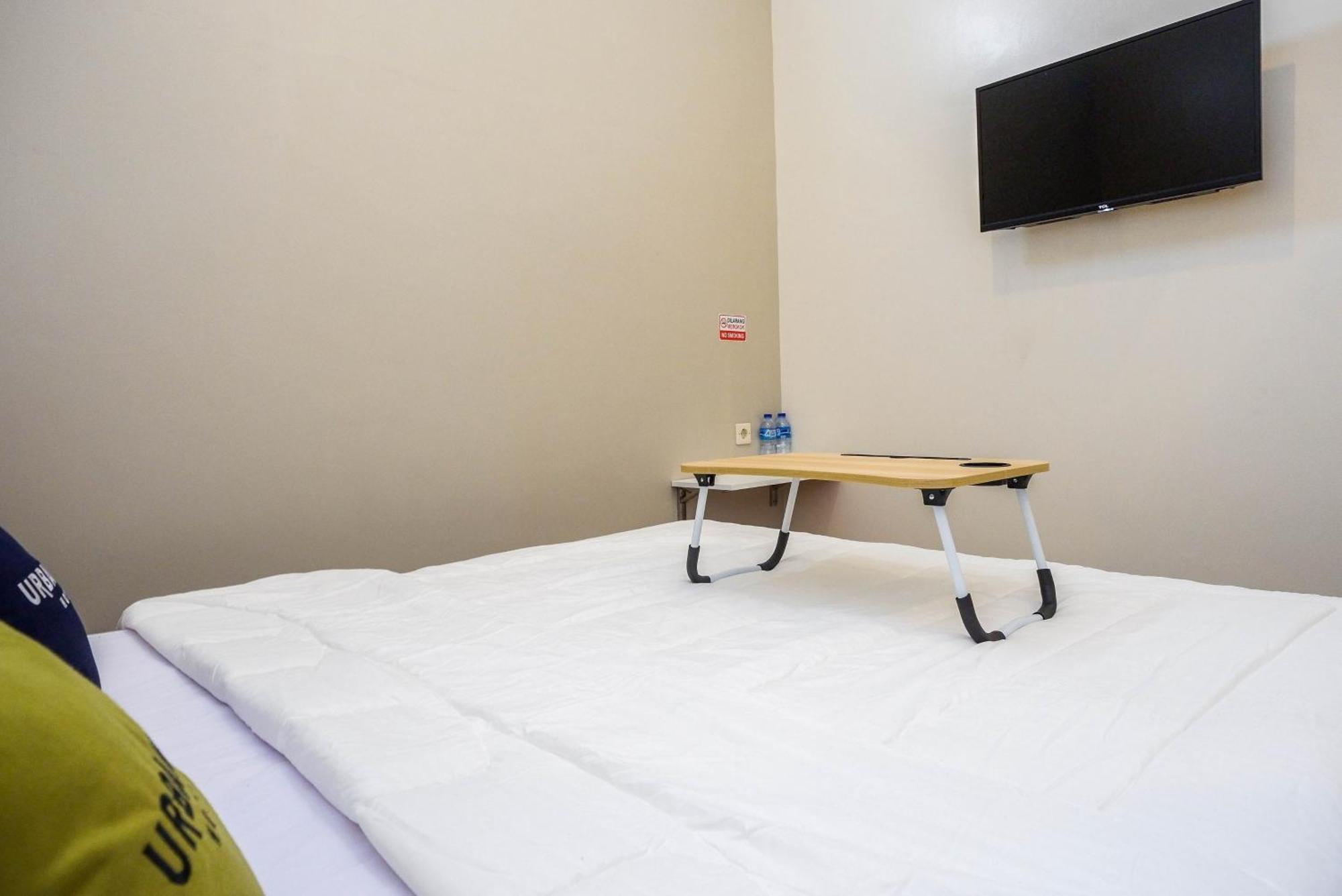 Urbanview Hotel Near Alun Alun Tegal Экстерьер фото
