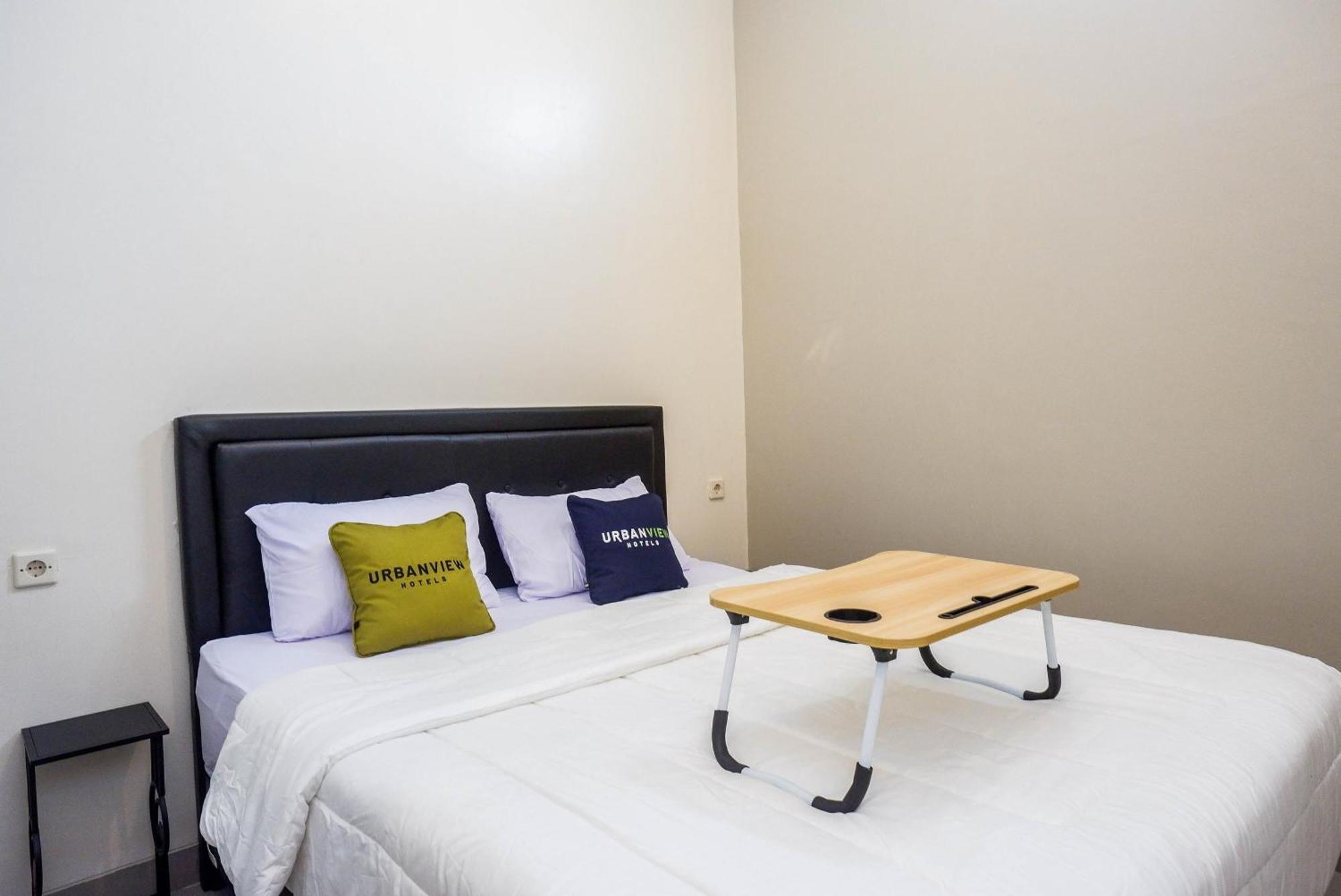 Urbanview Hotel Near Alun Alun Tegal Тегал Экстерьер фото