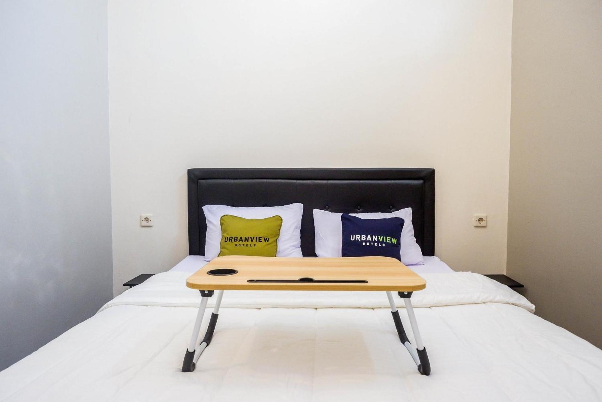 Urbanview Hotel Near Alun Alun Tegal Тегал Экстерьер фото